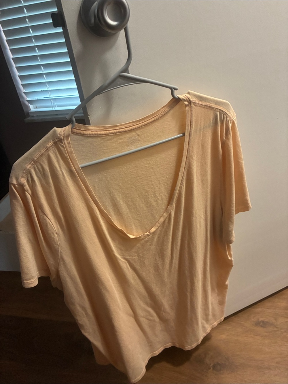 Old Navy Peach Short Sleeve V-Neck Tee